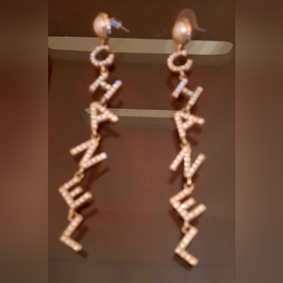 Rhinestone Long Earing Set. Approximately 1 1/4 inches long - Picture 2 of 3